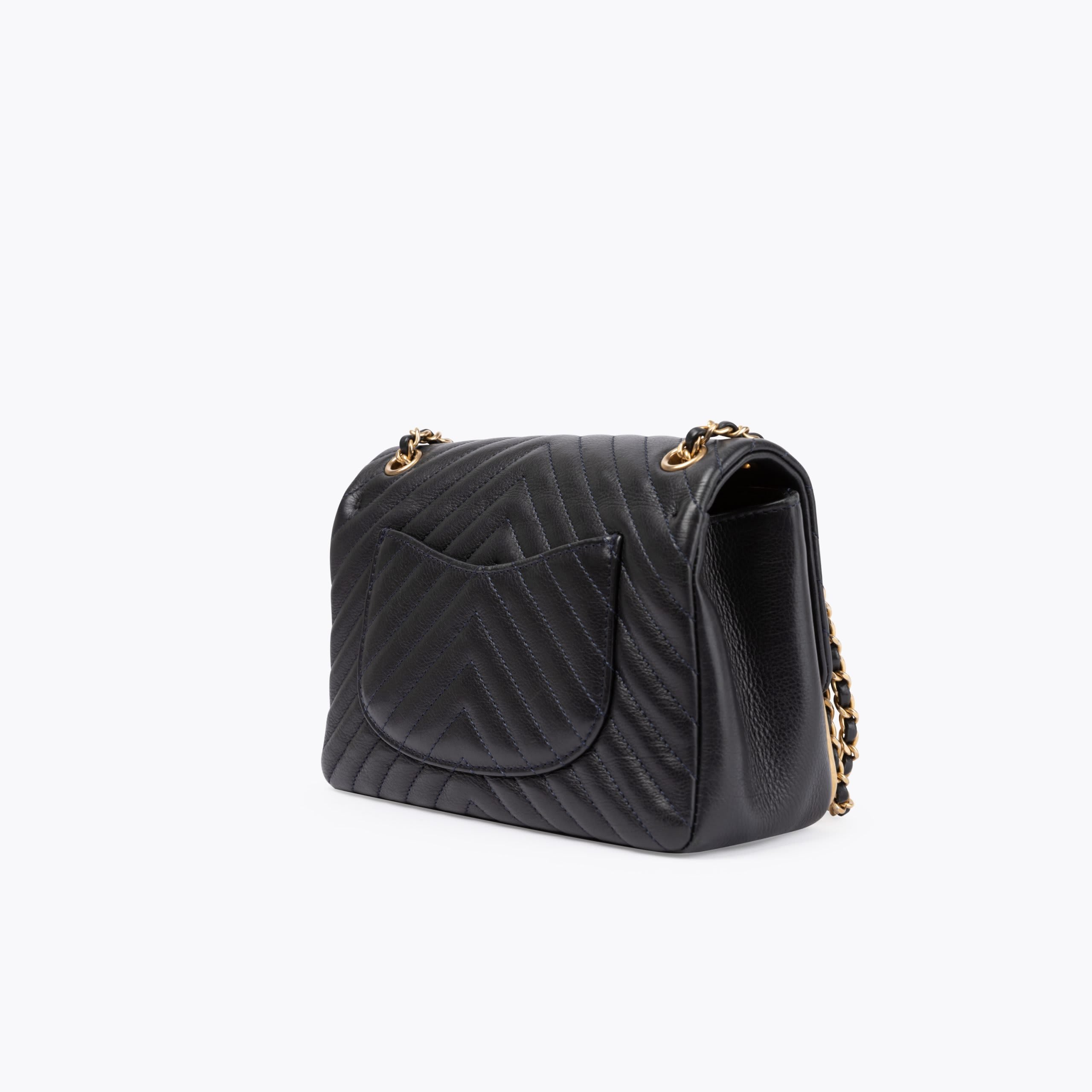 Chanel Rock The Corner Mini Chevron Flap Bag från A Retro Tale Åhlens