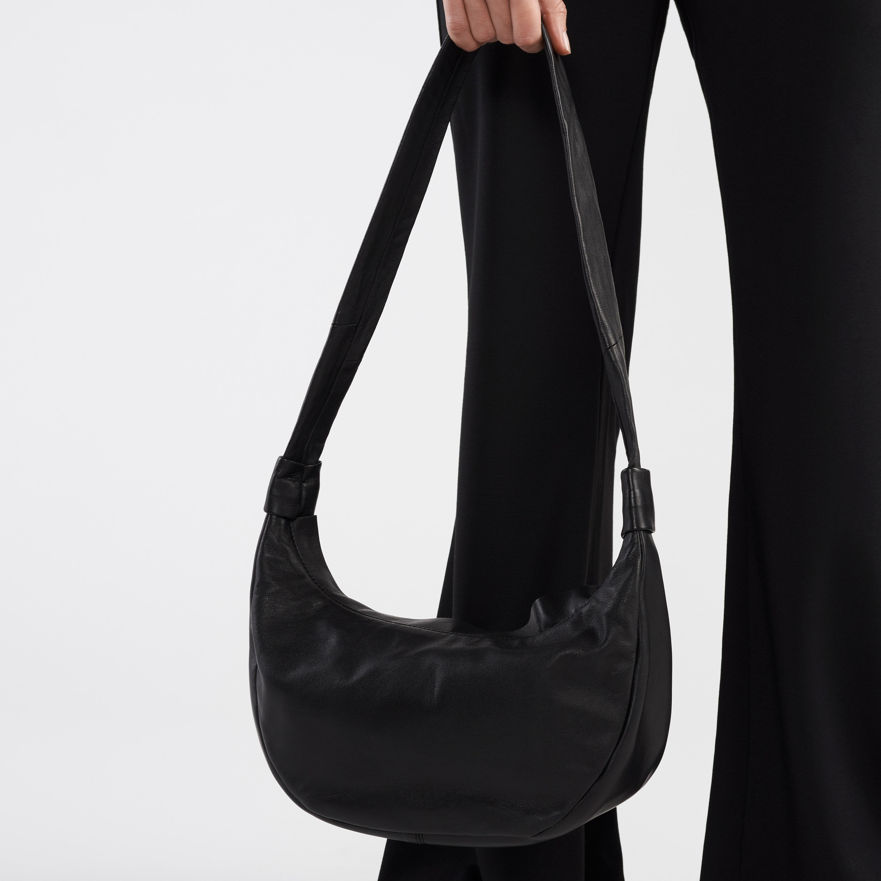 Crossbodyväska i skinn EVIE