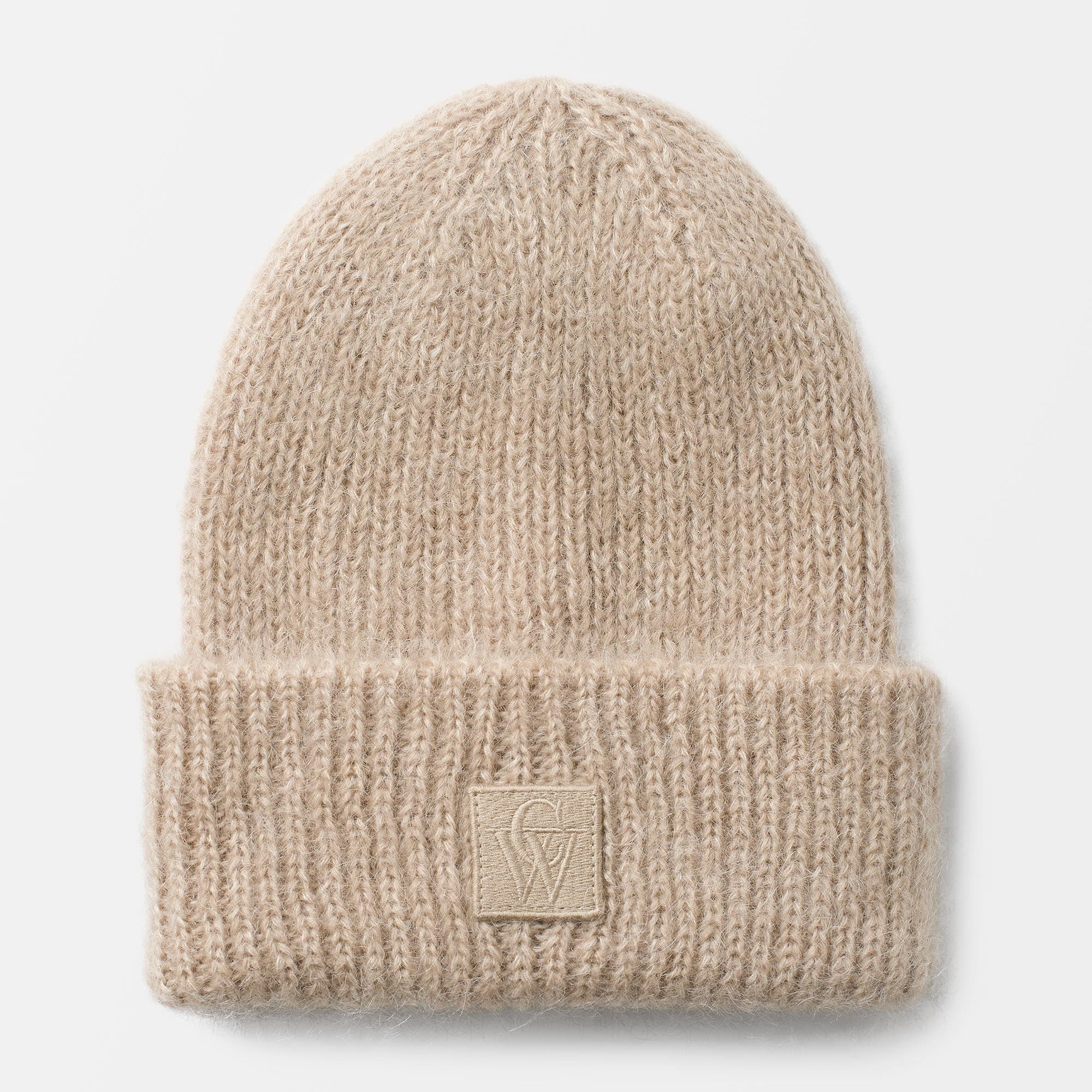 Borstad, stickad beanie med logga från CW by Carin Wester