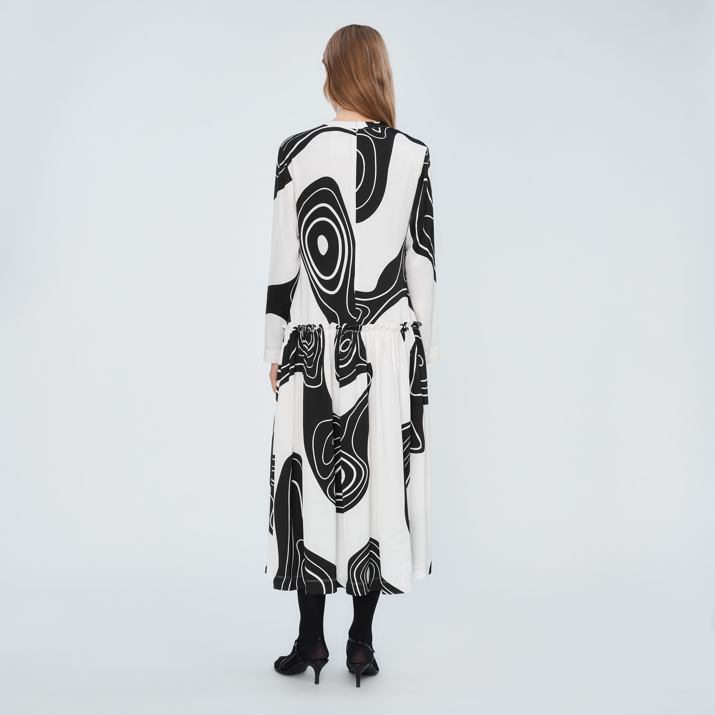 Midiklänning med grafiskt print TARANTO