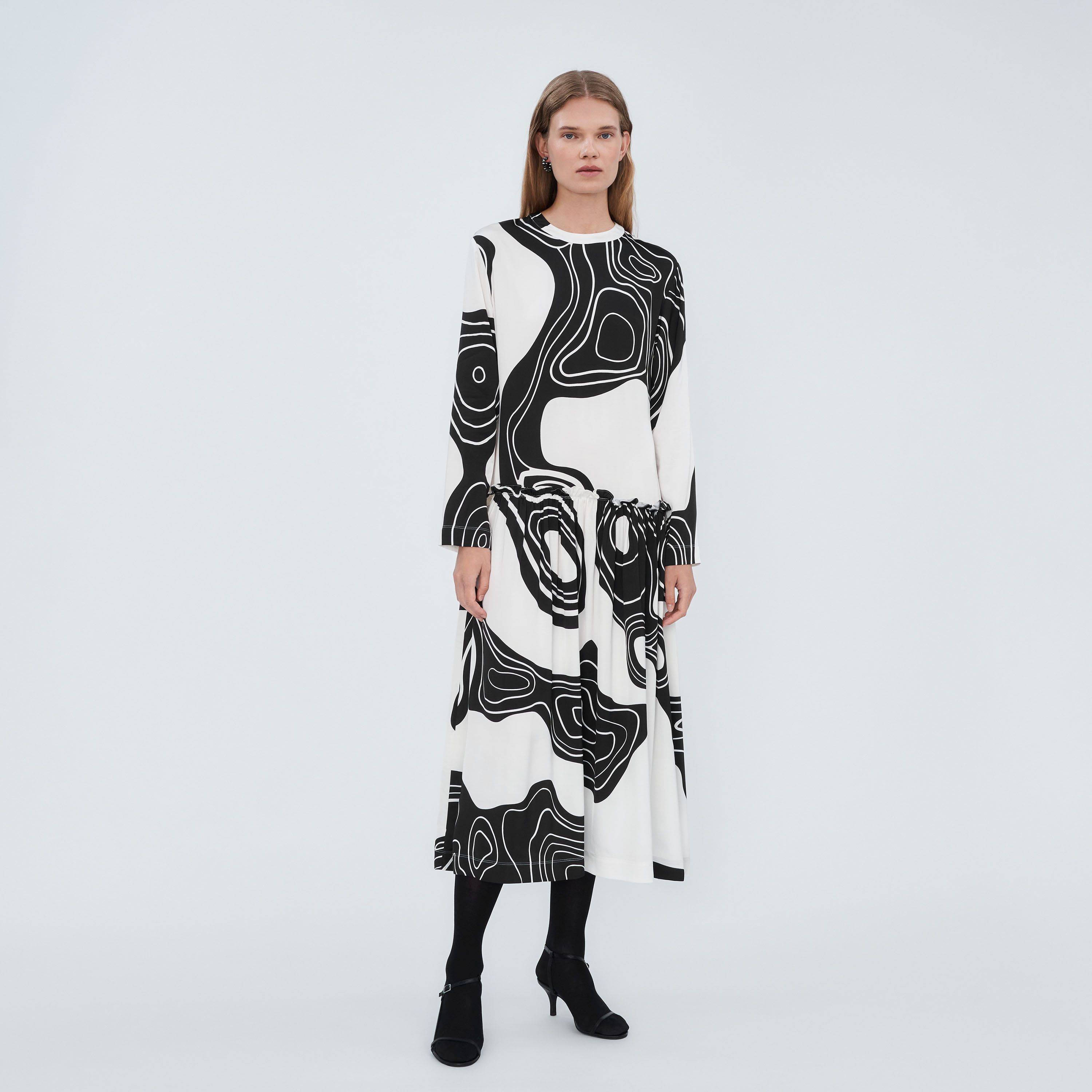 Midiklänning med grafiskt print TARANTO