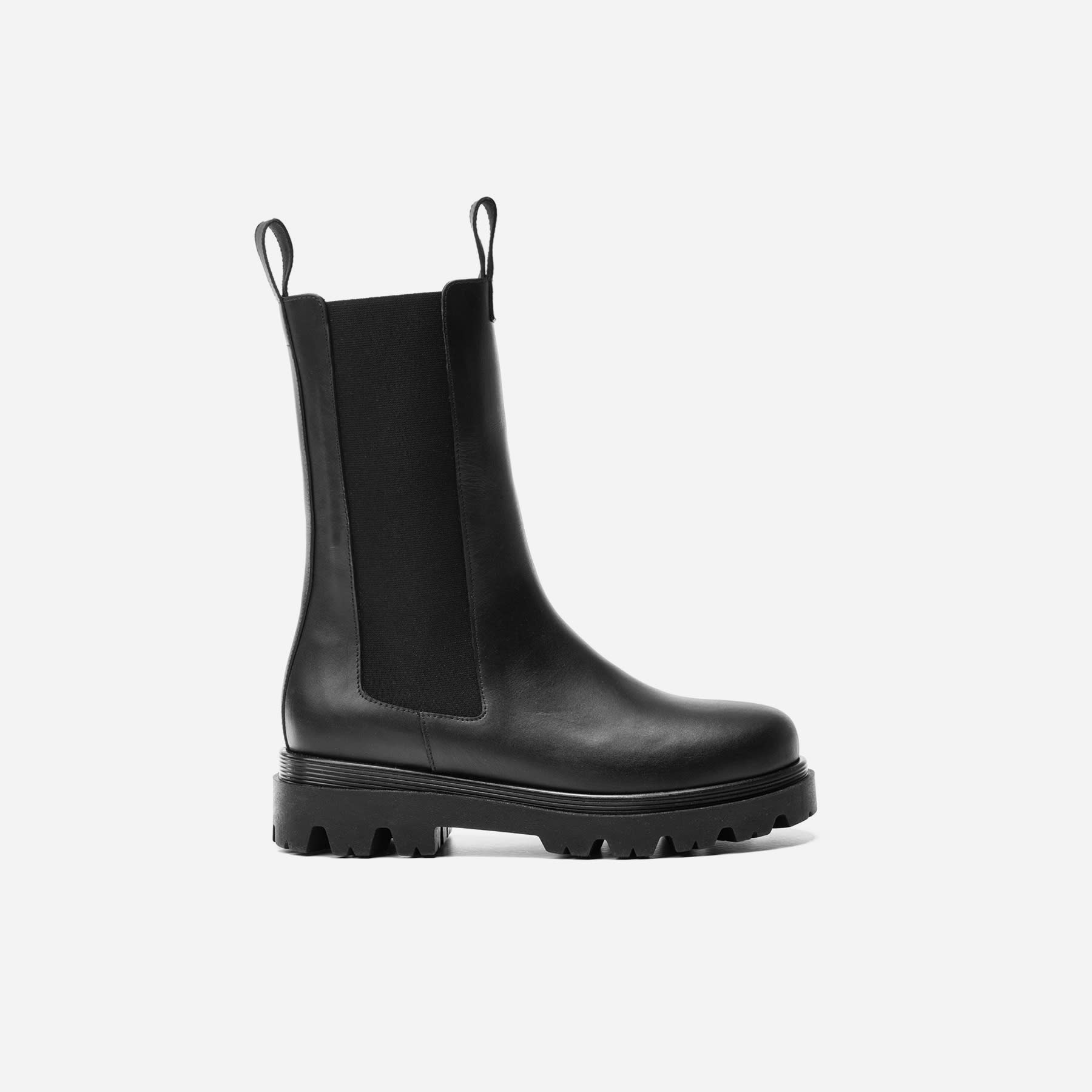 flattered boots lia