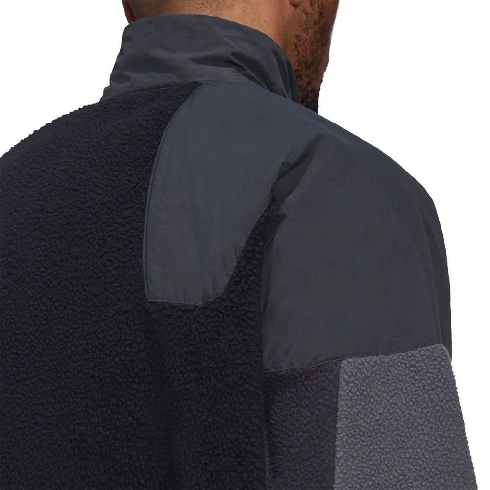 Adventure Squamish 93 Track Jacket i Black frÃ¥n Adidas Originals | Ãhlens