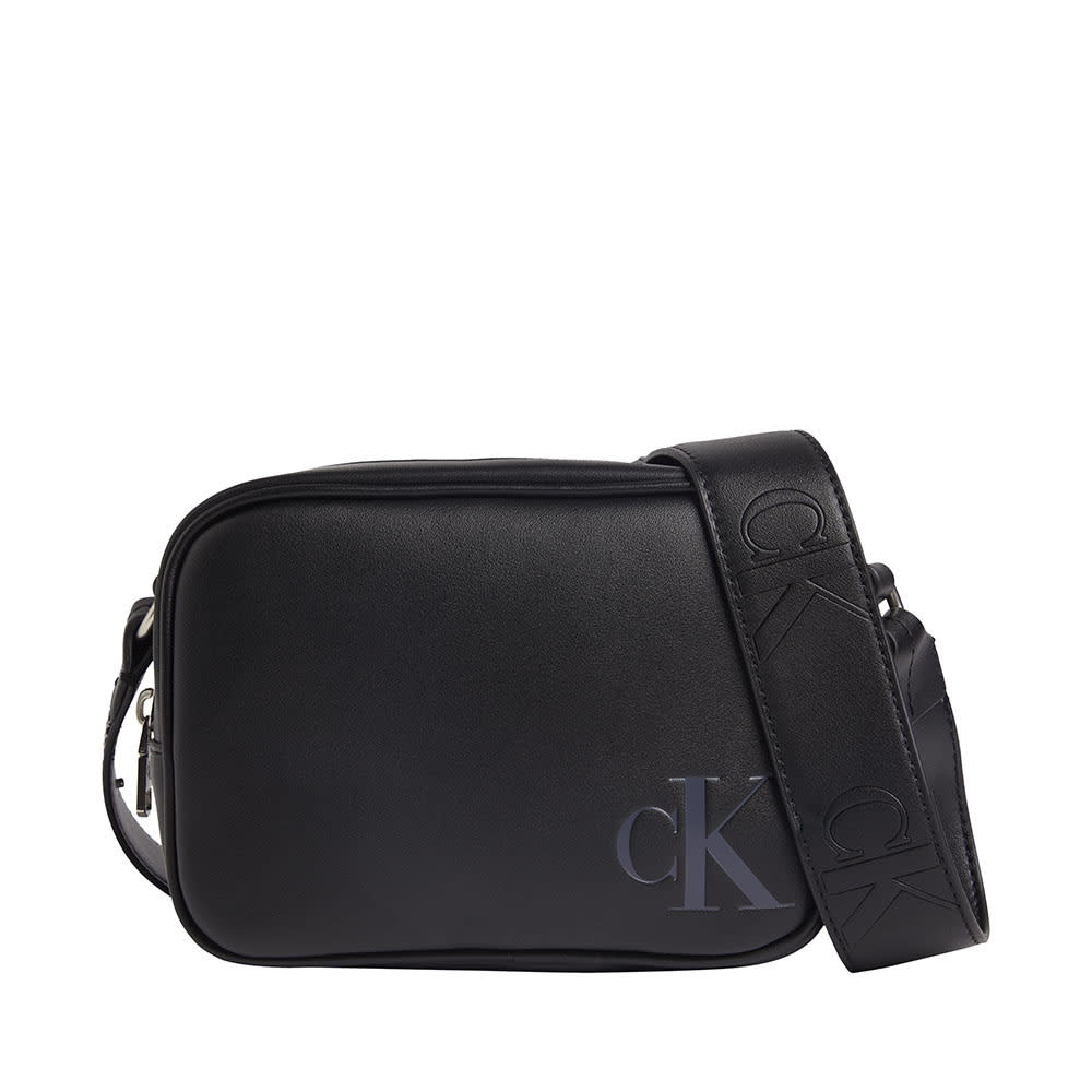 Sculpted Camera Bag18 Mono i Black från Calvin Klein Åhlens