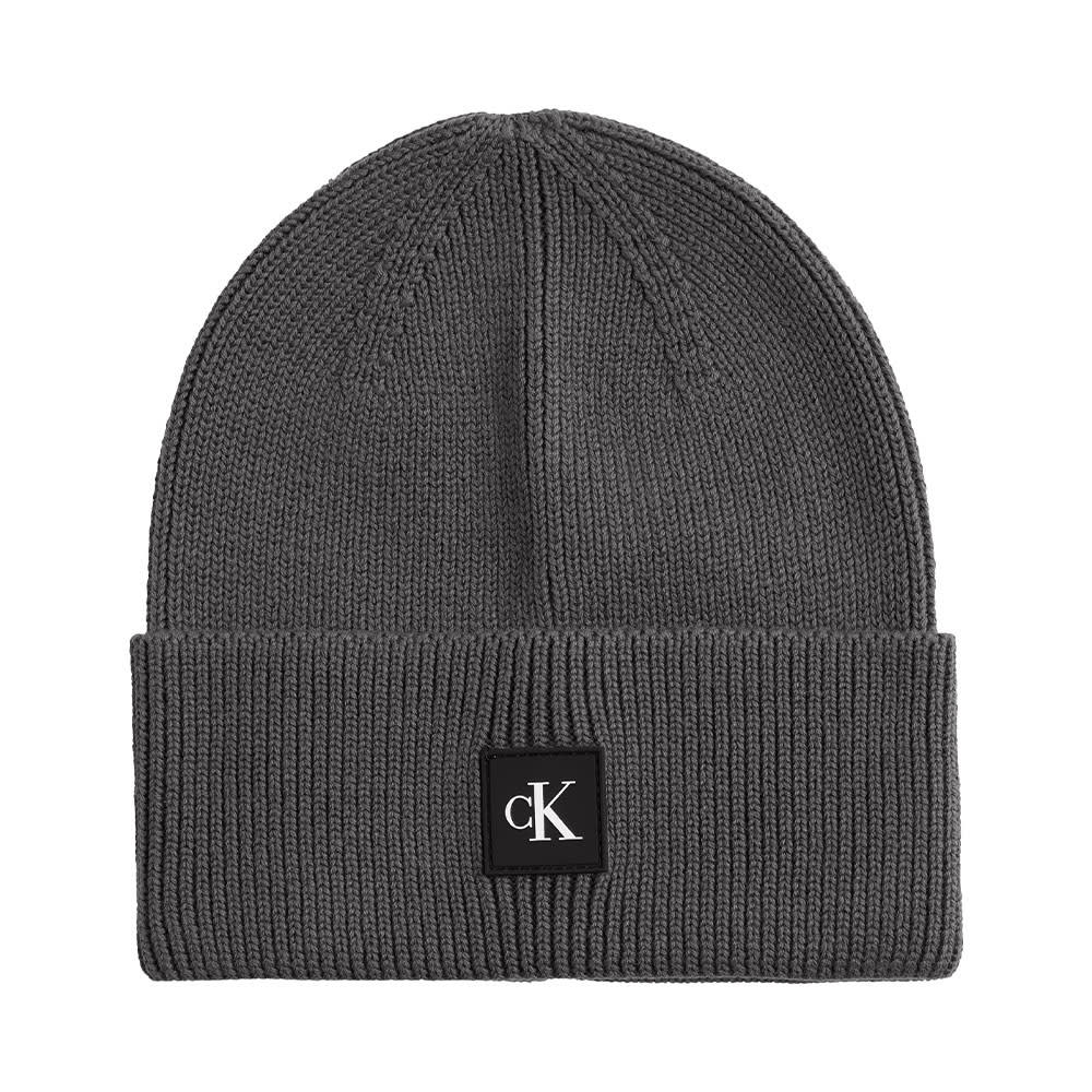 Monogram Rubber Patch Beanie från Calvin Klein