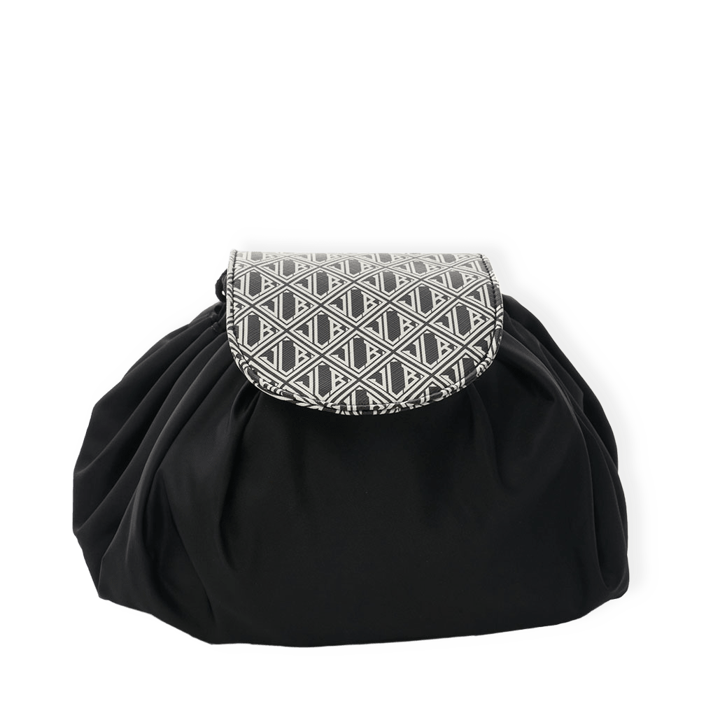 JLB- Round Drawstring Bag Medium /Black-White Necessär från Ceannis