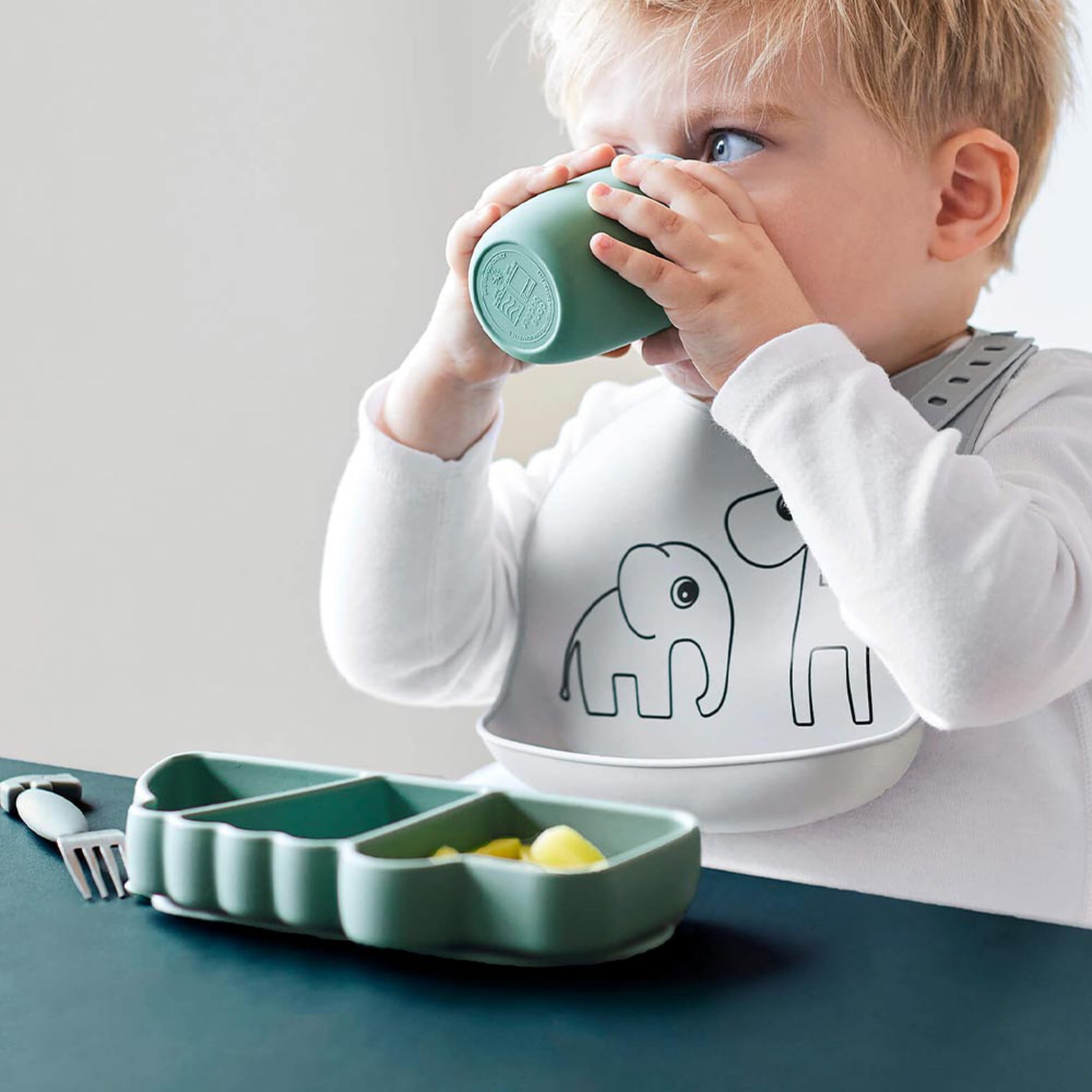Silicone Stick&Stay snackplate Croco Green, Green